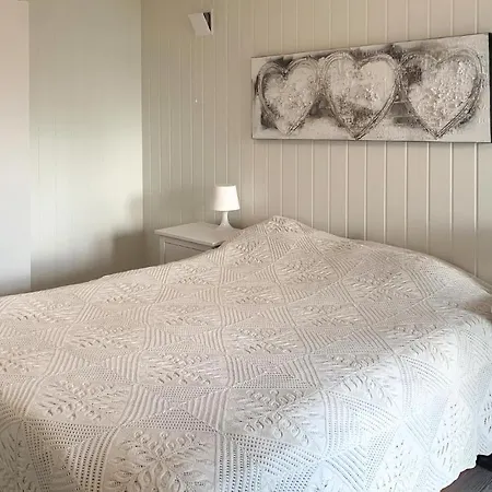 5 Bedroom Gorgeous In Ferienhaus *